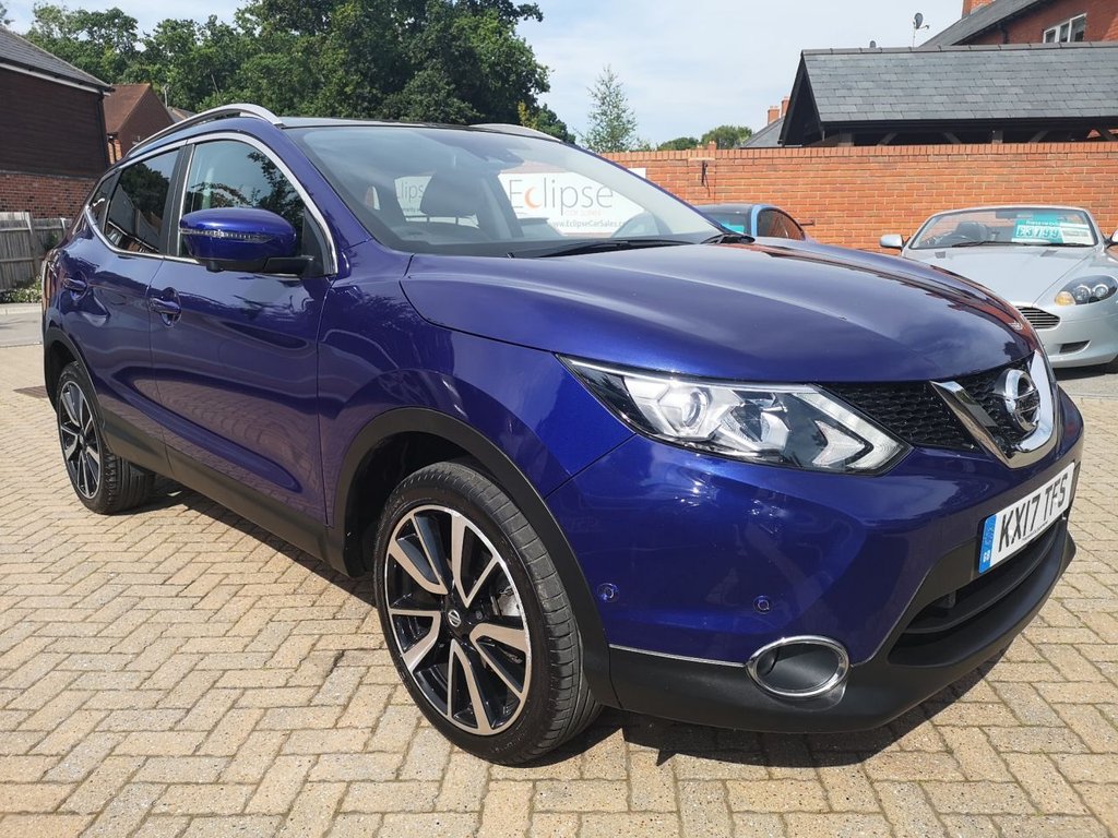 View our NISSAN QASHQAI