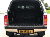 USED 2010 10 TOYOTA HI-LUX 3.0 INVINCIBLE 4X4 D-4D DCB 1d AUTO 169 BHP FULL LEATHER + SAT NAV ** NO VAT **