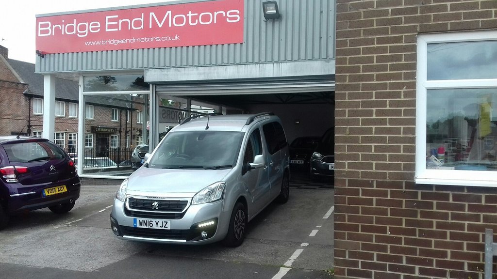 View our PEUGEOT PARTNER