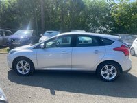 USED 2013 13 FORD FOCUS 1.6 ZETEC 5d AUTO 124 BHP VERY LOW GENUINE MILES *  AIR CONDITION *  ALLOY WHEELS *