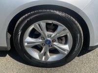 USED 2013 13 FORD FOCUS 1.6 ZETEC 5d AUTO 124 BHP VERY LOW GENUINE MILES *  AIR CONDITION *  ALLOY WHEELS *