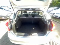 USED 2013 13 FORD FOCUS 1.6 ZETEC 5d AUTO 124 BHP VERY LOW GENUINE MILES *  AIR CONDITION *  ALLOY WHEELS *