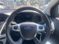 USED 2013 13 FORD FOCUS 1.6 ZETEC 5d AUTO 124 BHP VERY LOW GENUINE MILES *  AIR CONDITION *  ALLOY WHEELS *