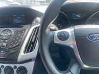 USED 2013 13 FORD FOCUS 1.6 ZETEC 5d AUTO 124 BHP VERY LOW GENUINE MILES *  AIR CONDITION *  ALLOY WHEELS *