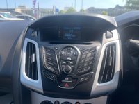 USED 2013 13 FORD FOCUS 1.6 ZETEC 5d AUTO 124 BHP VERY LOW GENUINE MILES *  AIR CONDITION *  ALLOY WHEELS *