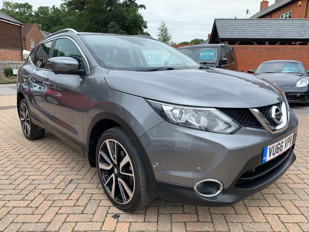 View our NISSAN QASHQAI