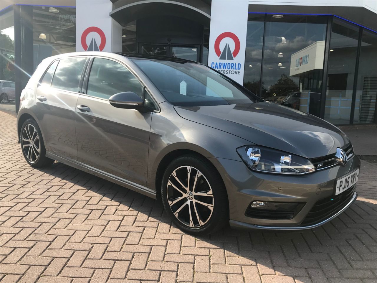 View our VOLKSWAGEN GOLF
