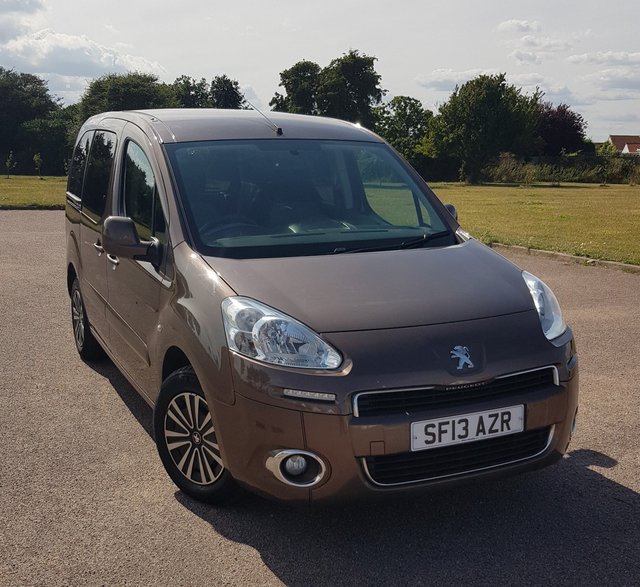 View our PEUGEOT PARTNER