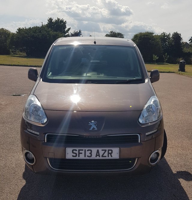 View our PEUGEOT PARTNER