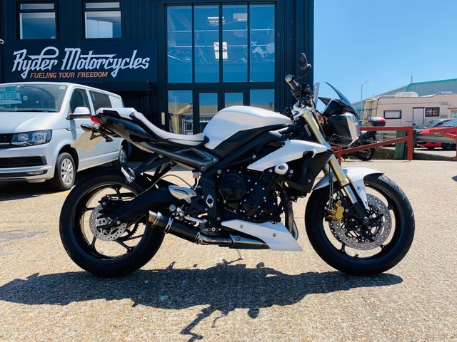 2014 14 Triumph Street Triple 675cc