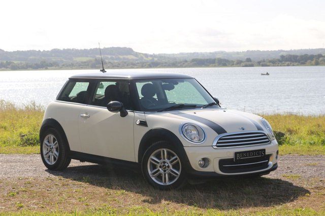 2013 63 MINI Hatch Cooper 1.6 COOPER 3d 122 BHP