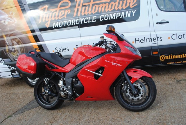 2011 11 Triumph Sprint ST 1050 1050cc
