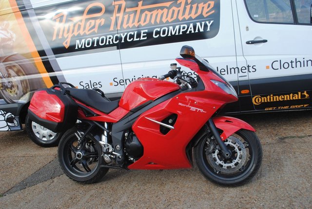 2011 11 Triumph Sprint ST 1050 1050cc