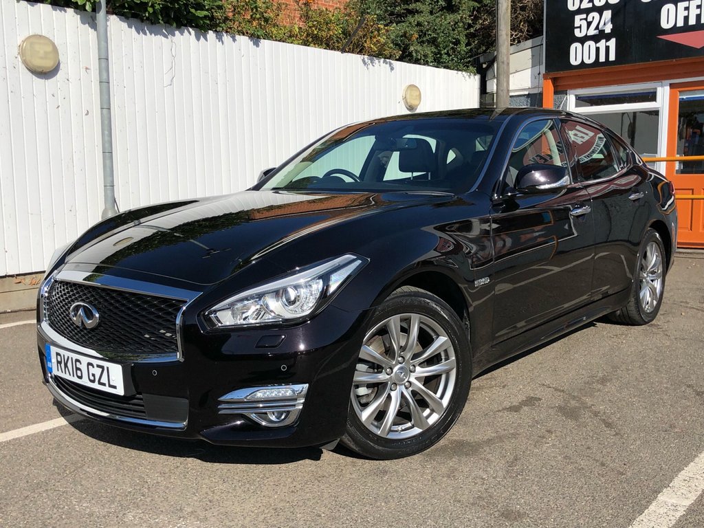 View our INFINITI Q70