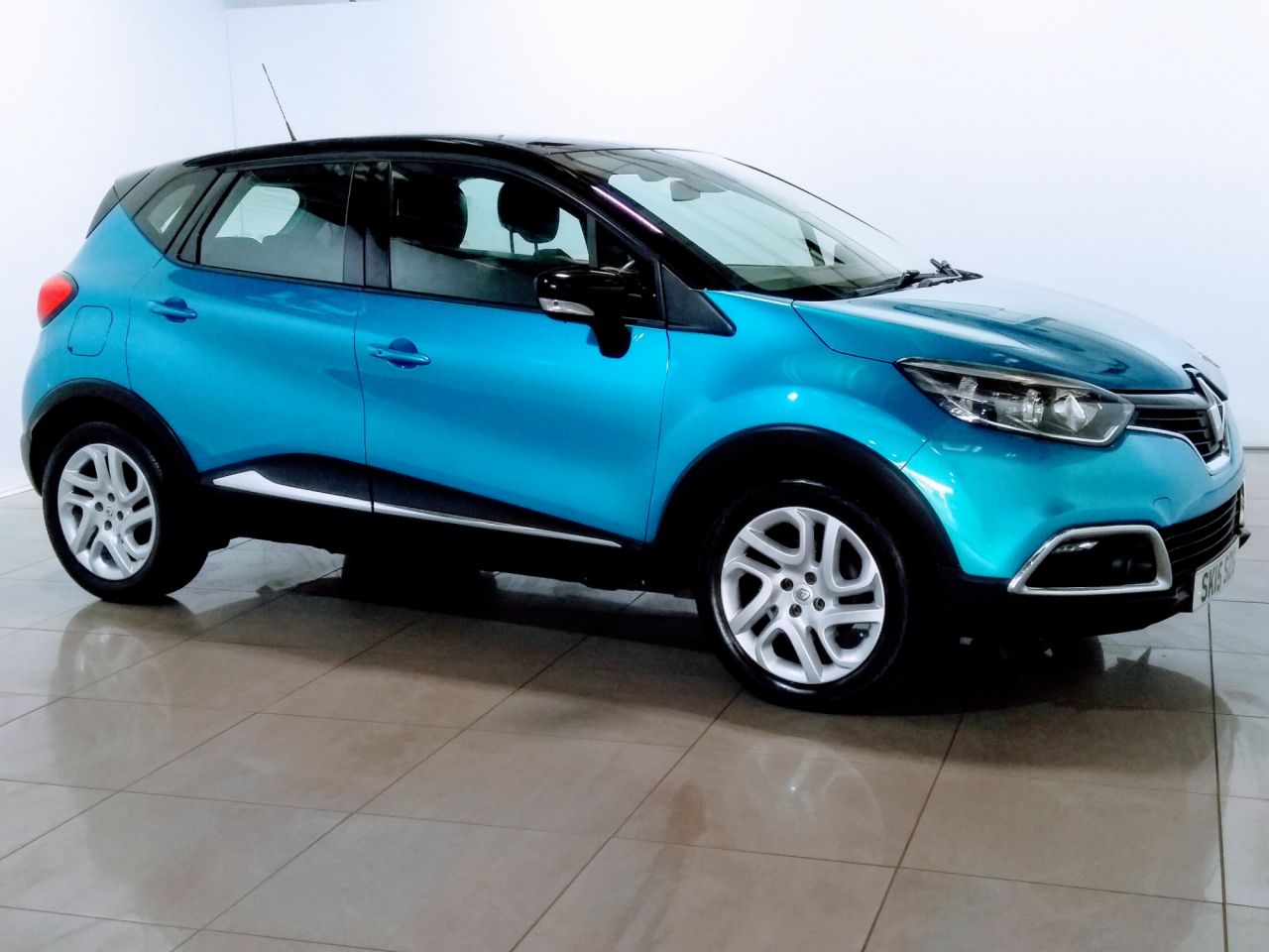 View our RENAULT CAPTUR