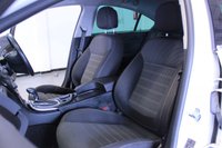 USED 2015 15 VAUXHALL INSIGNIA 2.0 SRI NAV CDTI 5d AUTO 160 BHP | Low Rate Finance |