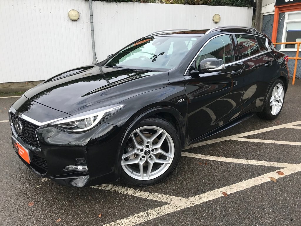 View our INFINITI Q30