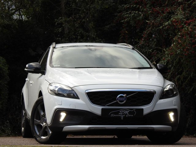 2015 15 Volvo V40 1.6 D2 CROSS COUNTRY LUX NAV 5d 113 BHP