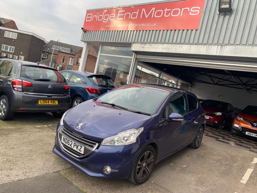 View our PEUGEOT 208