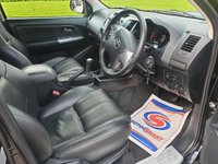 USED 2015 15 TOYOTA HI-LUX 3.0 INVINCIBLE 4X4 D-4D DCB AUTO 169 BHP FULL SERVICE HISTORY ** NO VAT ***