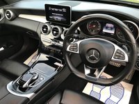 USED 2015 15 MERCEDES-BENZ C-CLASS 2.1 C300 BLUETEC HYBRID AMG LINE PREMIUM 5d AUTO 204 BHP GLASS ROOF + SAT NAV + R CAMERA