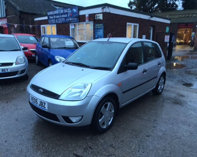 2005 05 FORD FIESTA 1.4 ZETEC CLIMATE 16V 5d 80 BHP 6 Service Stamps In The Book