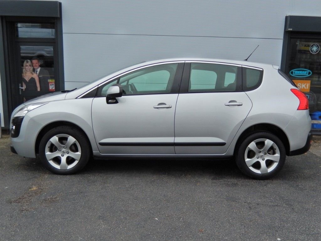 View our PEUGEOT 3008