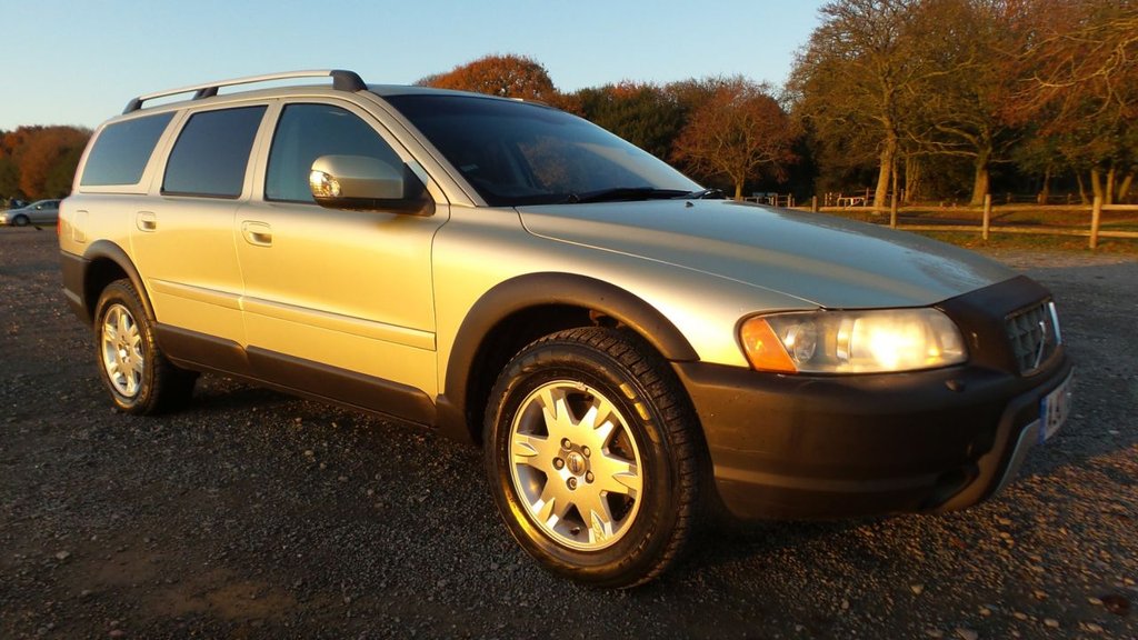 View our VOLVO XC70