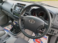 USED 2011 61 TOYOTA HI-LUX 3.0 INVINCIBLE 4X4 D-4D DCB 169 BHP NO VAT ** NO VAT ** STEEL HARD TOP