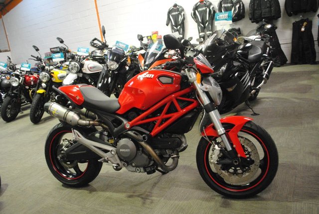 2011 61 Ducati Monster 696 PLUS 