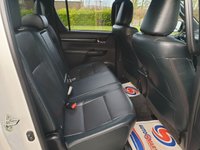 USED 2018 68 TOYOTA HI-LUX 2.4 INVINCIBLE X 4WD D-4D DCB 4d 147 BHP STILL UNDER DEALER WARRANTY !!