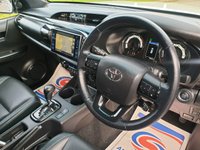 USED 2018 68 TOYOTA HI-LUX 2.4 INVINCIBLE X 4WD D-4D DCB 4d 147 BHP STILL UNDER DEALER WARRANTY !!