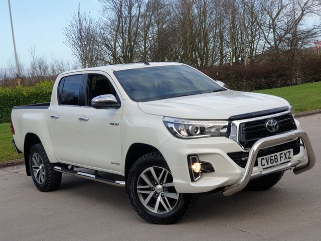 2018 68 Toyota HI-Lux 2.4 INVINCIBLE X 4WD D-4D DCB 4d 147 BHP