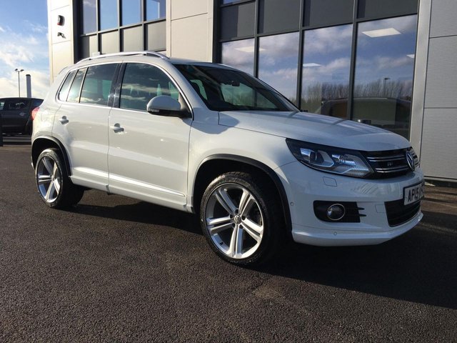 2015 15 Volkswagen Tiguan 2.0 R LINE AUTO DSG 4MOTION 'PAN ROOF' HEATED SEATS' 5d 185PS