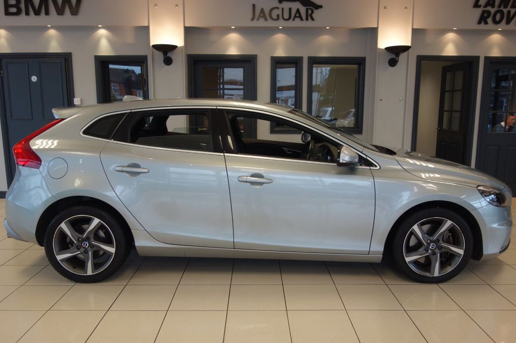 View our VOLVO V40