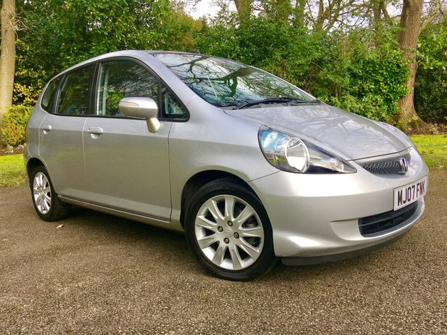 2007 07 Honda Jazz 1.3 DSI SE 5d AUTO 82 BHP ONLY 28,300 MILES / 2 PRIVATE OWNER/ X12 MAIN HONDA DEALER STAMPS