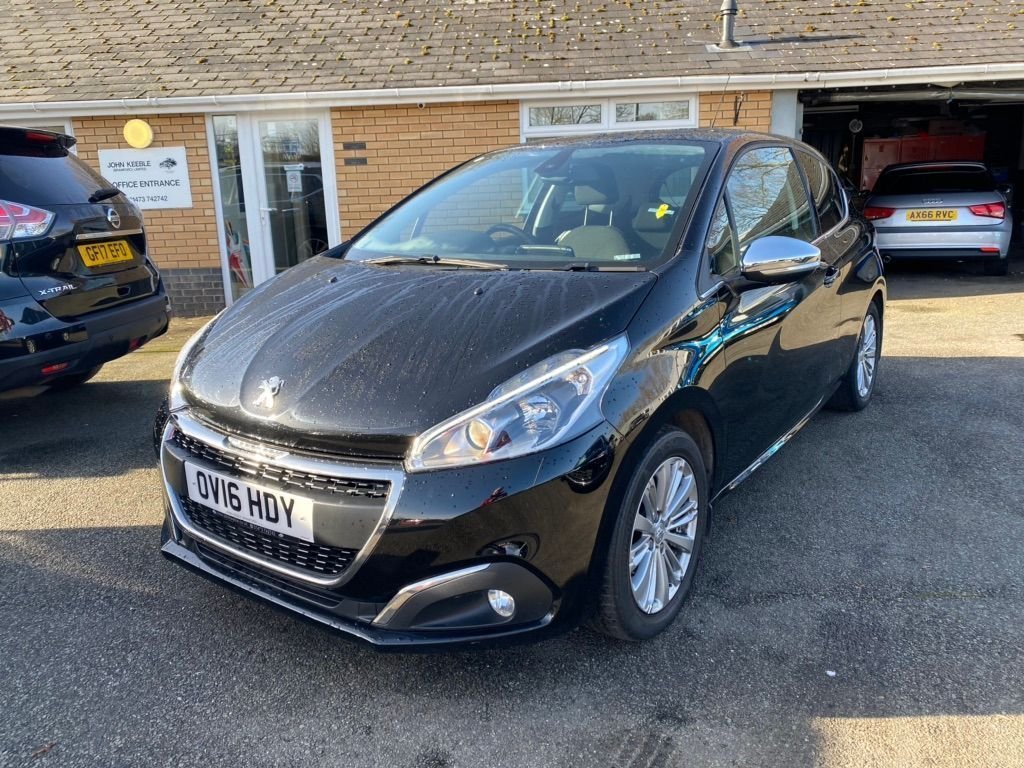 View our PEUGEOT 208