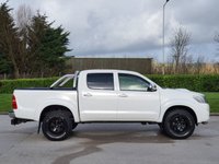 USED 2012 12 TOYOTA HI-LUX 3.0 INVINCIBLE 4X4 D-4D DCB 169 BHP SAT NAV + REVERSING CAMERA