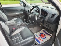USED 2012 12 TOYOTA HI-LUX 3.0 INVINCIBLE 4X4 D-4D DCB 169 BHP SAT NAV + REVERSING CAMERA