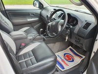 USED 2012 12 TOYOTA HI-LUX 3.0 INVINCIBLE 4X4 D-4D DCB 169 BHP SAT NAV + REVERSING CAMERA