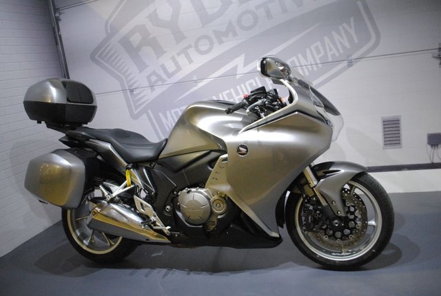 2010 10 Honda Vfr 1200 F-A 