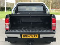 USED 2013 62 TOYOTA HI-LUX 3.0 INVINCIBLE 4X4 D-4D DCB 169 BHP 1 DR OWNER + SATNAV + LEATHER