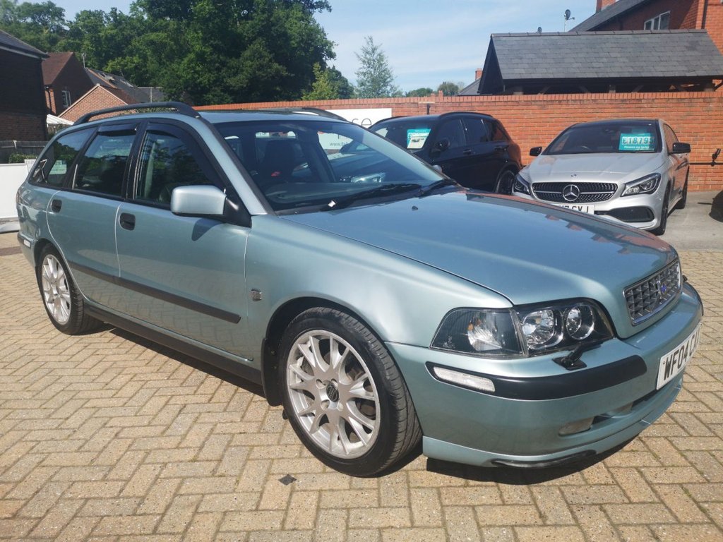 View our VOLVO V40