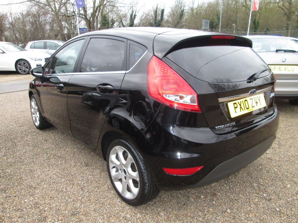 10 Ford Fiesta Titanium Individual 4 999
