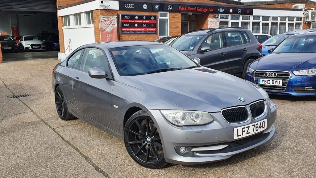 View our BMW 3 SERIES