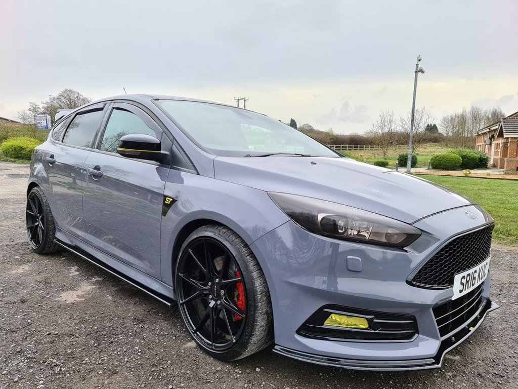 View our FORD FOCUS