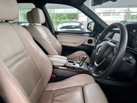 USED 2013 13 BMW X5 3.0 XDRIVE30D SE 5d 241 BHP PRO NAV - HEATED AND POWERED FRONT SEATS - 20" ALLOY WHEELS - ALUMINUM RUNNING BOARDS - 7 SEATS