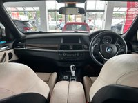 USED 2013 13 BMW X5 3.0 XDRIVE30D SE 5d 241 BHP PRO NAV - HEATED AND POWERED FRONT SEATS - 20" ALLOY WHEELS - ALUMINUM RUNNING BOARDS - 7 SEATS
