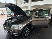 USED 2013 13 BMW X5 3.0 XDRIVE30D SE 5d 241 BHP PRO NAV - HEATED AND POWERED FRONT SEATS - 20" ALLOY WHEELS - ALUMINUM RUNNING BOARDS - 7 SEATS