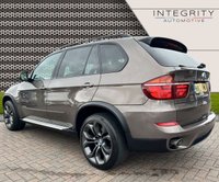 USED 2013 13 BMW X5 3.0 XDRIVE30D SE 5d 241 BHP PRO NAV - HEATED AND POWERED FRONT SEATS - 20" ALLOY WHEELS - ALUMINUM RUNNING BOARDS - 7 SEATS
